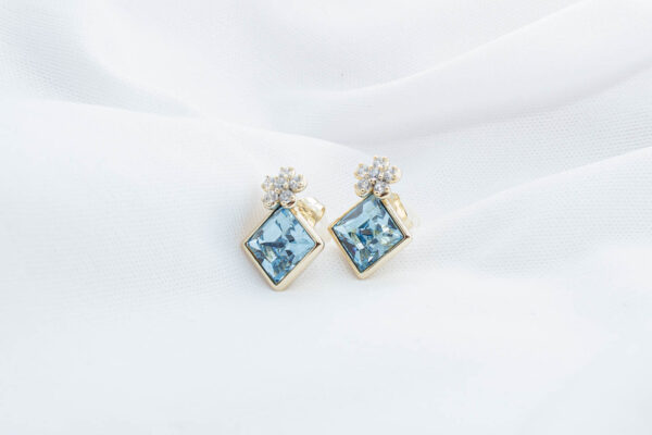 Cuadritos de cristal azul cielo