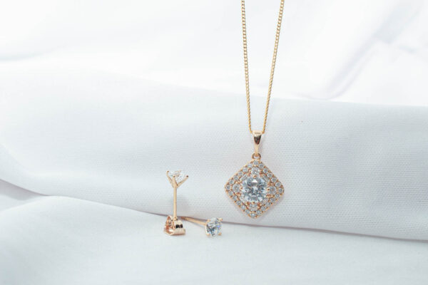Collar y aretes Rombo brillante con solitario - Imagen 4
