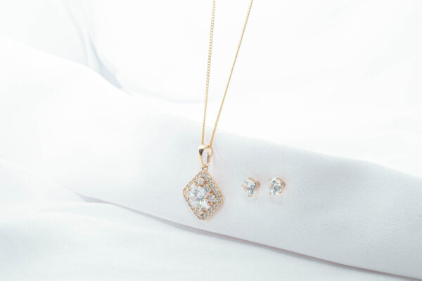 Collar y aretes Rombo brillante con solitario - Imagen 3