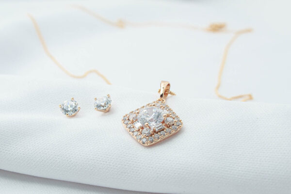 Collar y aretes Rombo brillante con solitario - Imagen 2