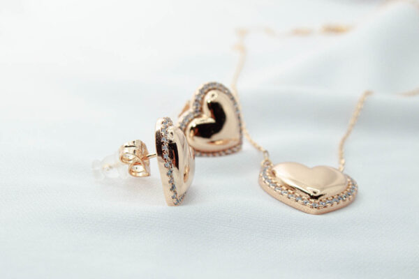 Collar y aretes de corazón espejo