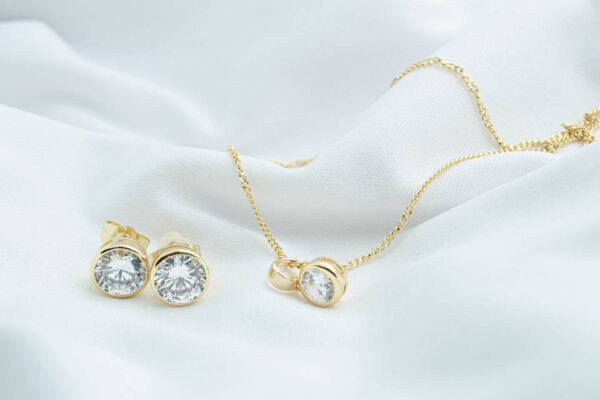 Collar y aretes solitarios - Imagen 3