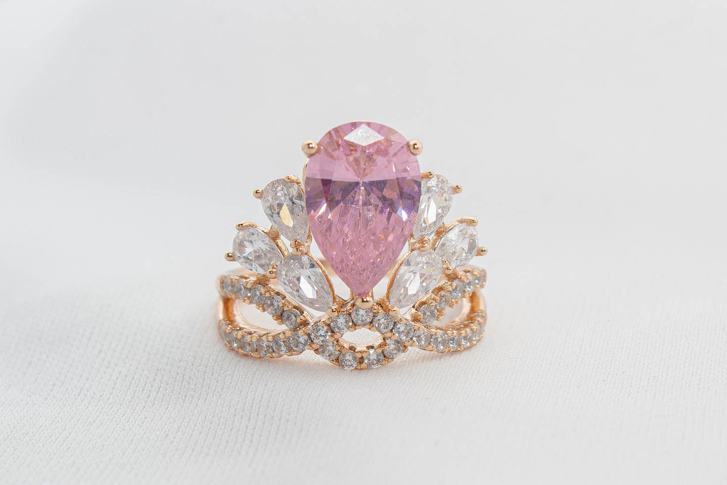 7_ Corona de princesa con zirconia verde