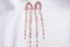 Arete largo rosa baby
