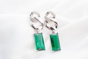 Eslabones brillantes con placa verde de 34 mm