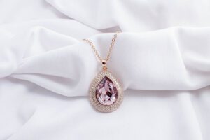 LUXURY_ Gota elegante rosa baby de cristal austriaco