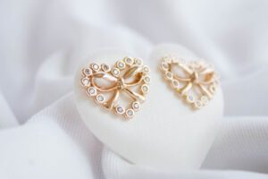 Moñito en corazón
